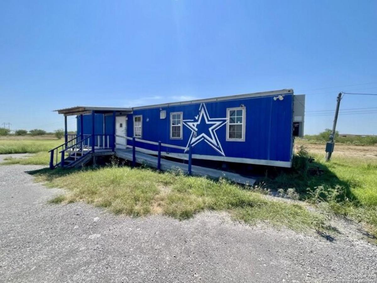 Picture of Home For Sale in Kenedy, Texas, United States