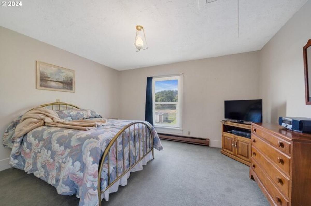 Picture of Home For Sale in Tillamook, Oregon, United States