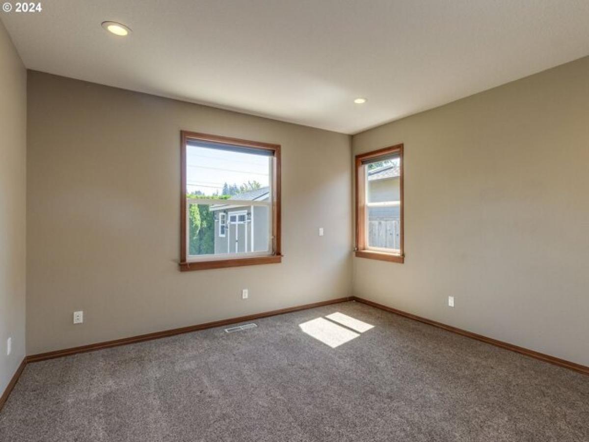 Picture of Home For Sale in Oregon City, Oregon, United States