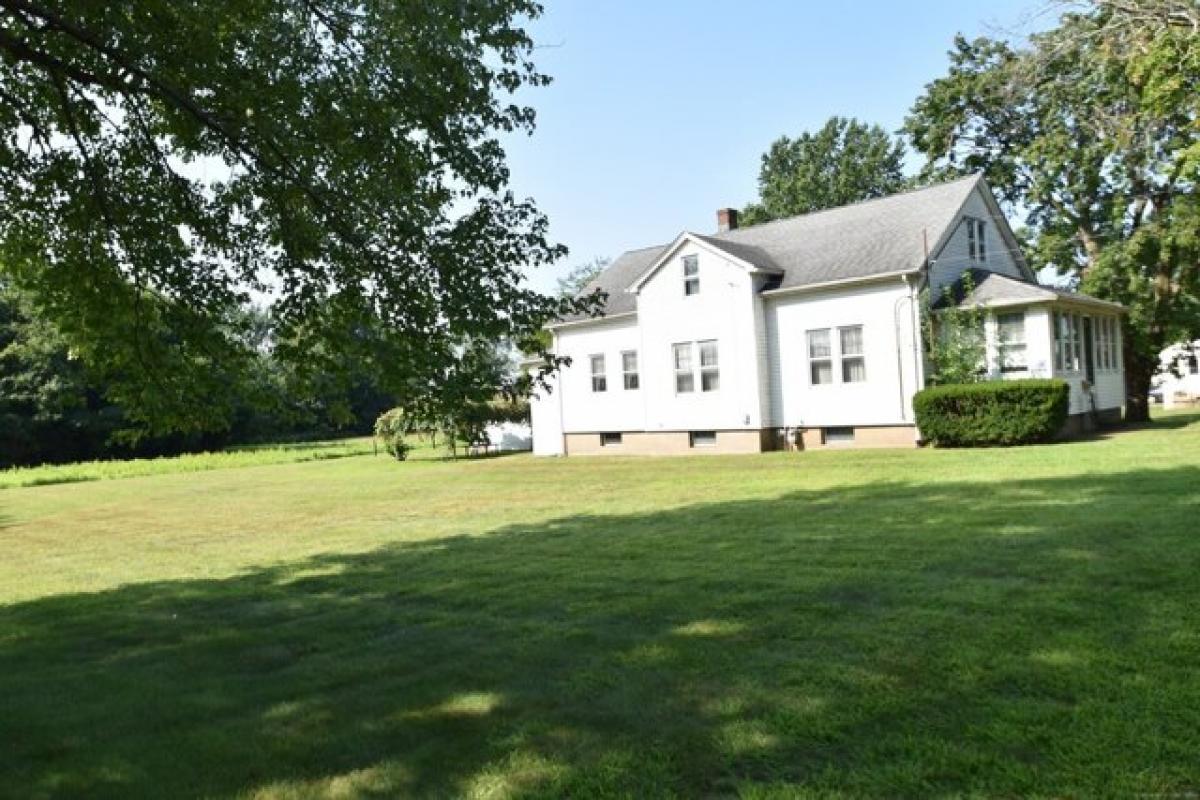 Picture of Home For Sale in East Hartford, Connecticut, United States