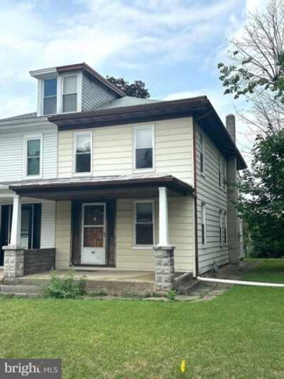 Home For Sale in Mount Wolf, Pennsylvania