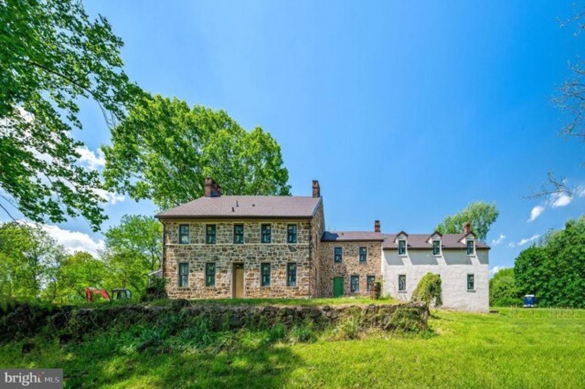 Picture of Home For Sale in West Chester, Pennsylvania, United States