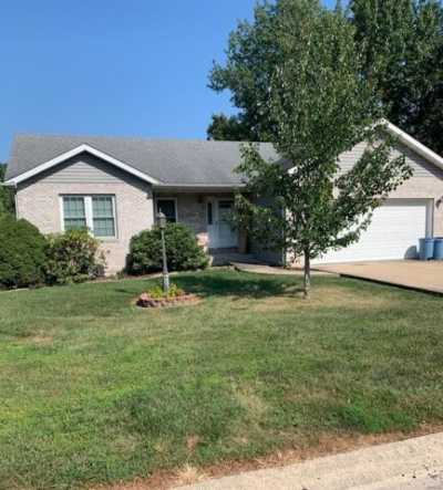 Home For Sale in Brighton, Illinois