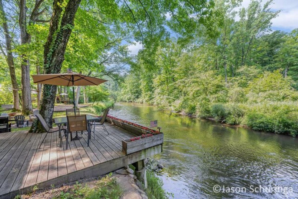 Picture of Home For Sale in Howard City, Michigan, United States