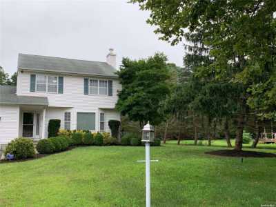 Home For Sale in Riverhead, New York