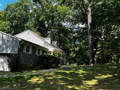 Home For Sale in Morris Plains, New Jersey