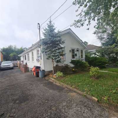 Home For Sale in West Hempstead, New York