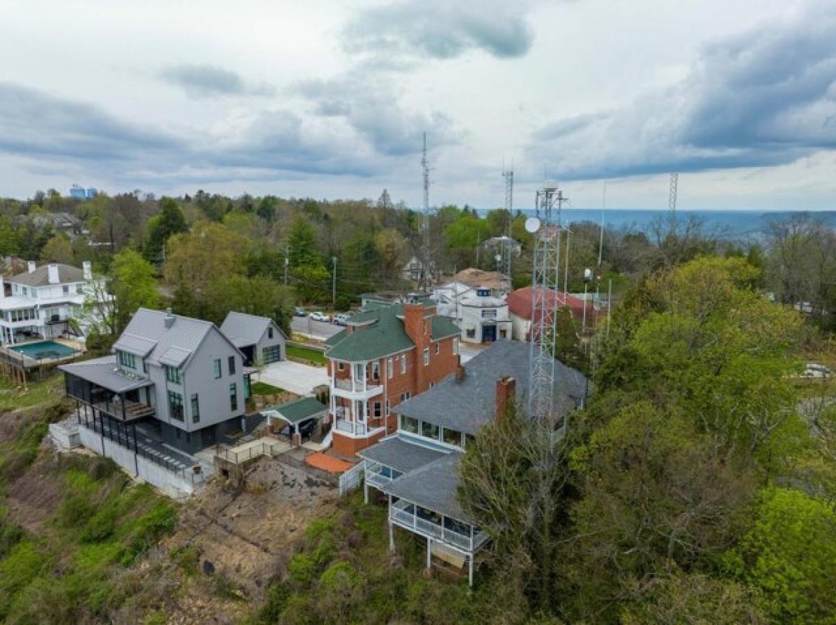 Picture of Home For Sale in Lookout Mountain, Tennessee, United States