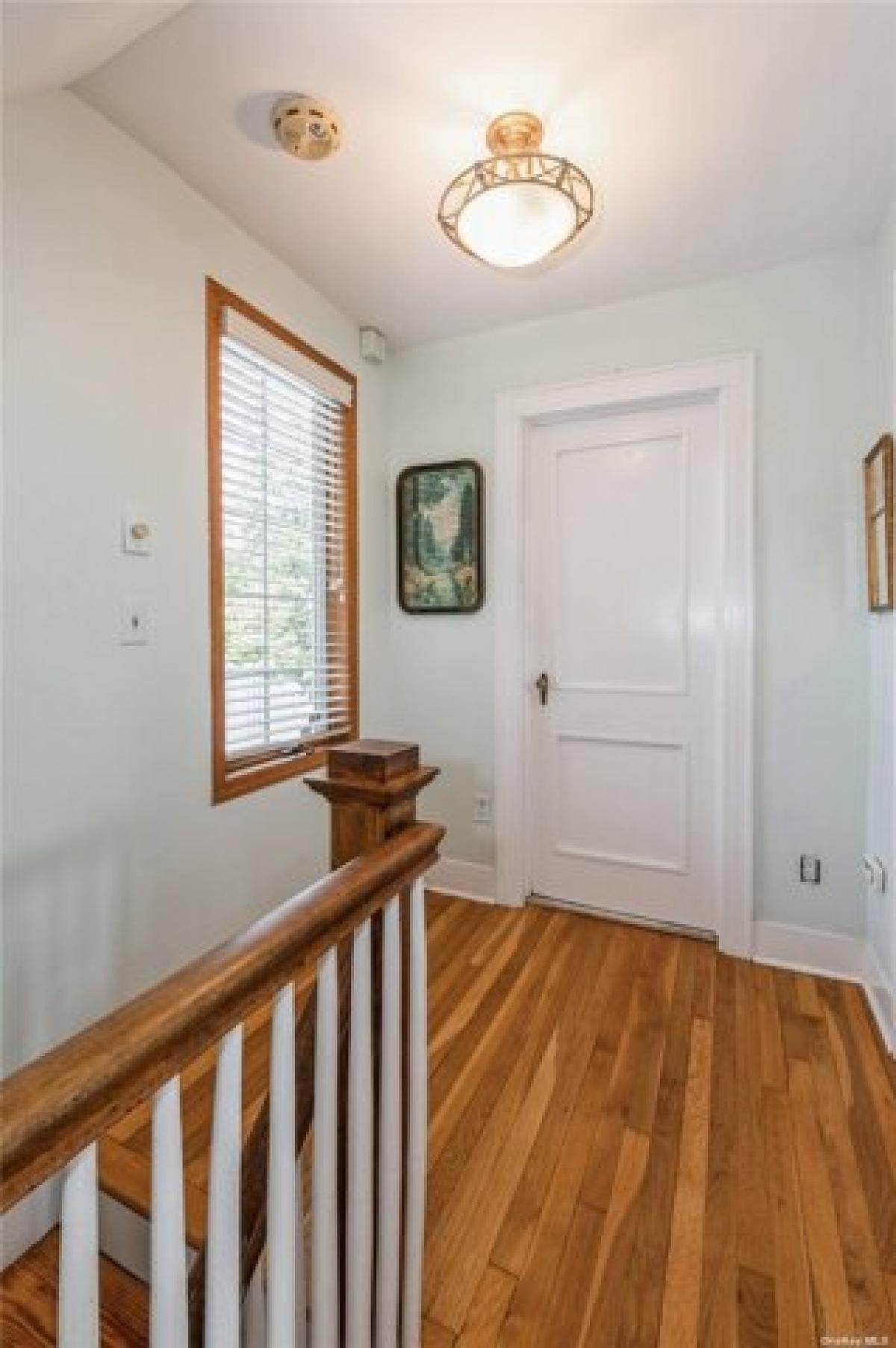 Picture of Home For Sale in Floral Park, New York, United States