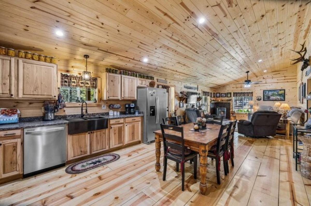 Picture of Home For Sale in La Pine, Oregon, United States