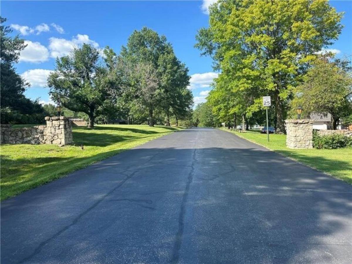 Picture of Home For Sale in Warrensburg, Missouri, United States