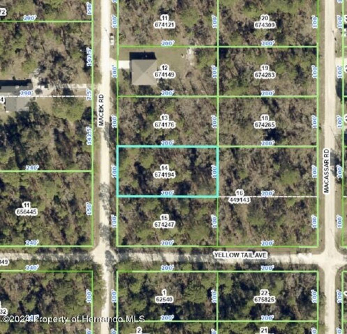 Picture of Residential Land For Sale in Weeki Wachee, Florida, United States