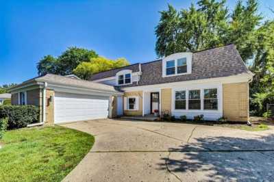 Home For Sale in Glenview, Illinois