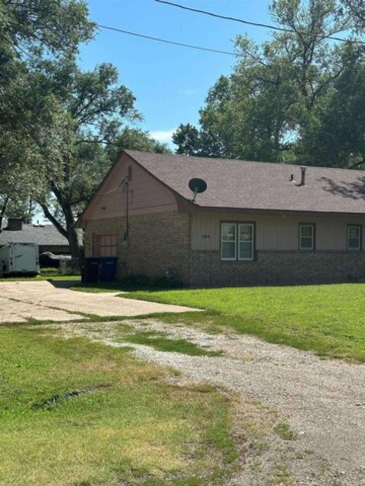 Picture of Home For Sale in Augusta, Kansas, United States