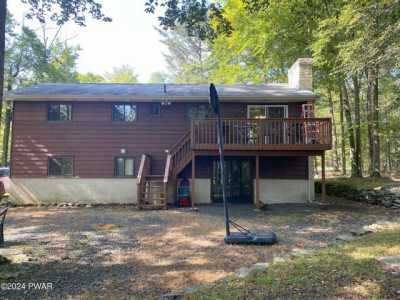 Home For Sale in Lake Ariel, Pennsylvania