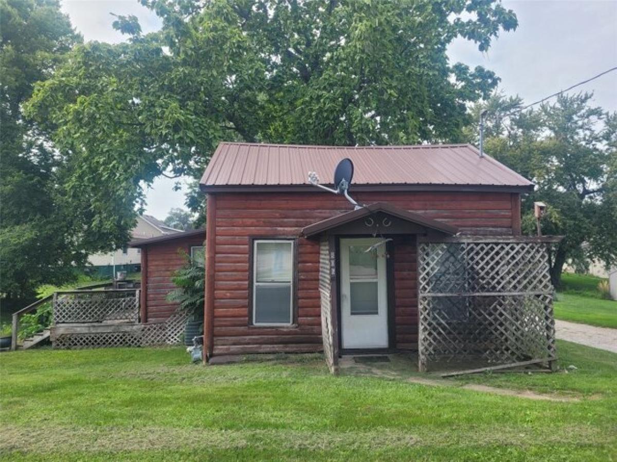 Picture of Home For Sale in Knoxville, Iowa, United States