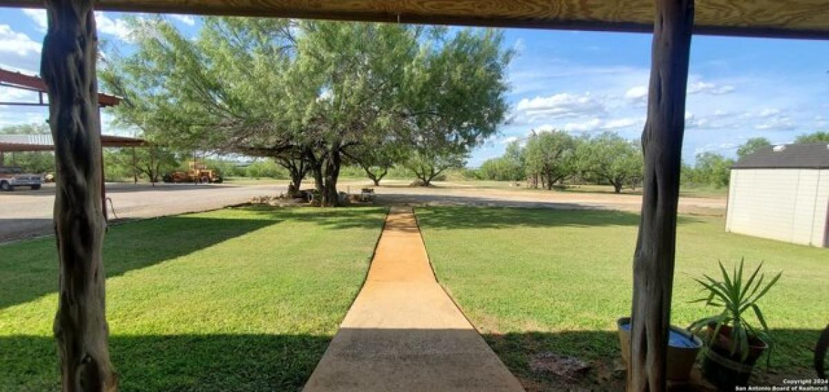 Picture of Residential Land For Sale in Cotulla, Texas, United States