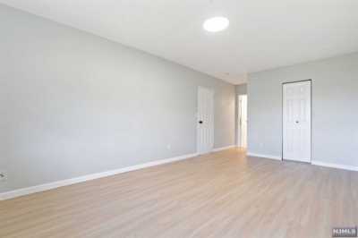 Home For Rent in Edgewater, New Jersey