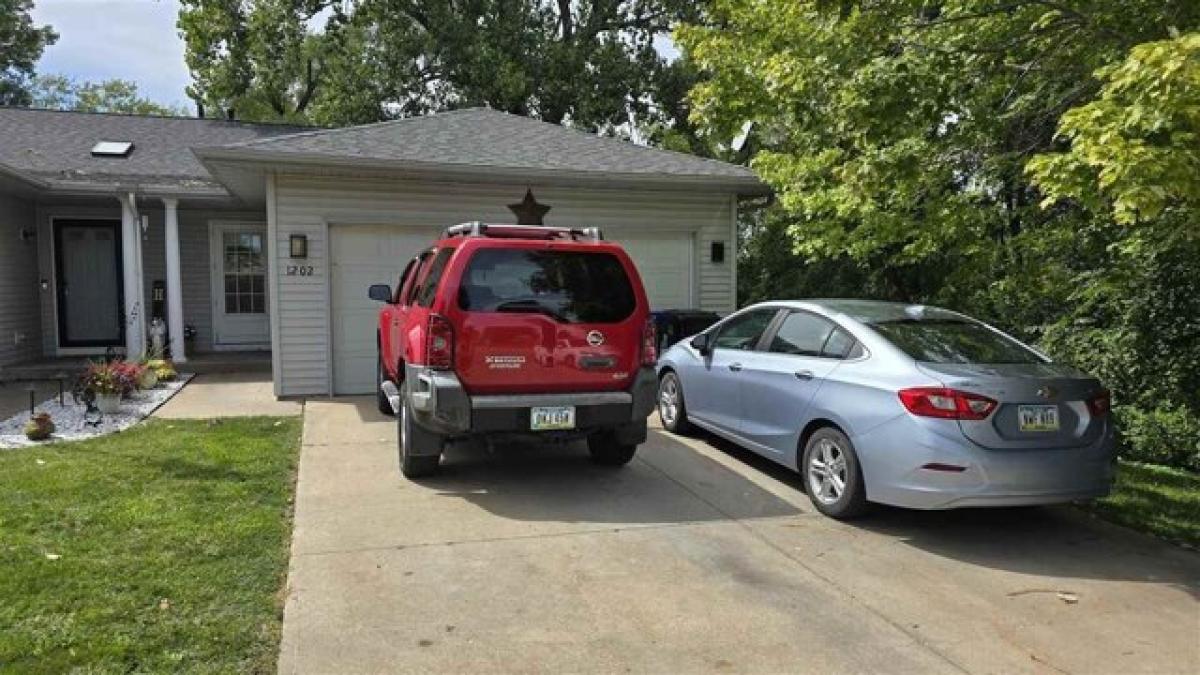 Picture of Home For Sale in Coralville, Iowa, United States