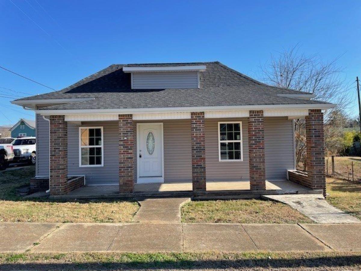 Picture of Home For Sale in Cowan, Tennessee, United States