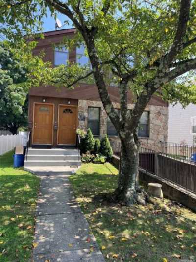 Home For Rent in Port Washington, New York