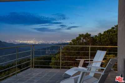 Home For Sale in Calabasas, California