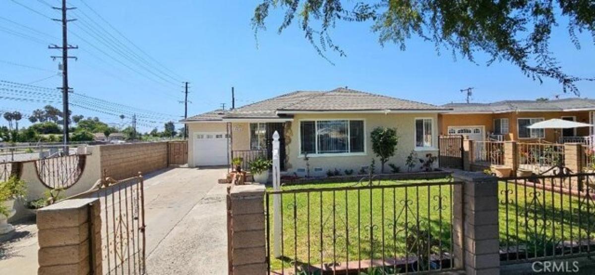 Picture of Home For Sale in Santa Ana, California, United States