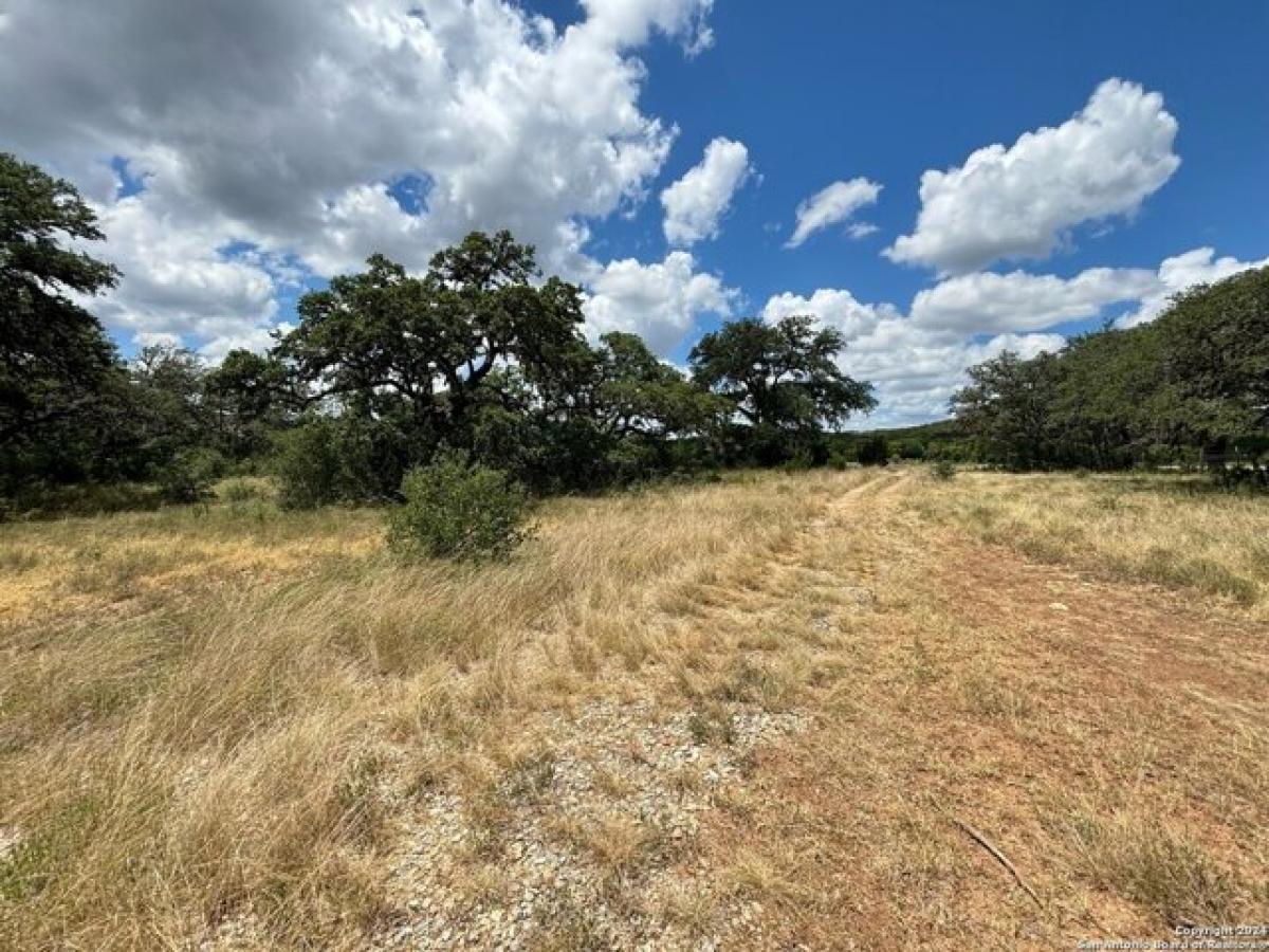 Picture of Residential Land For Sale in Bandera, Texas, United States