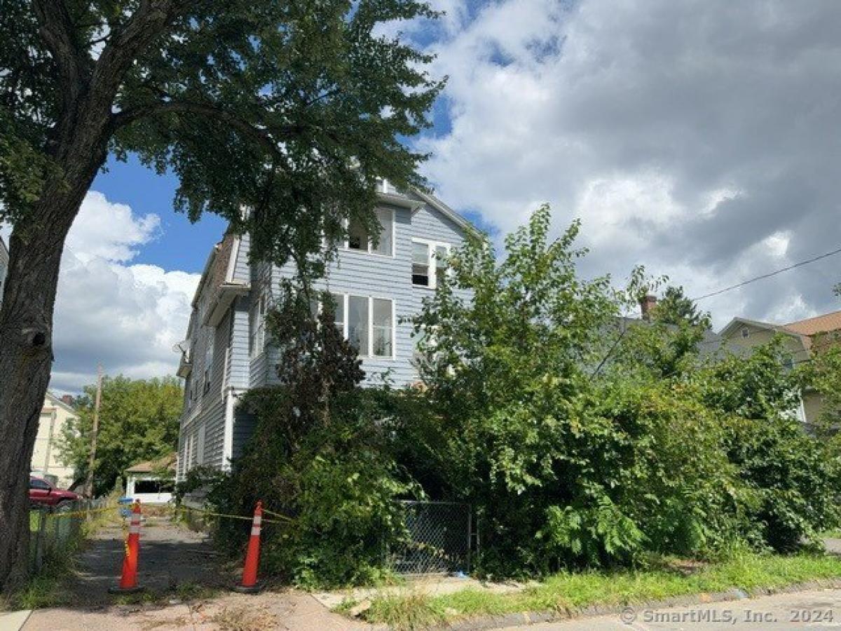 Picture of Home For Sale in Hartford, Connecticut, United States