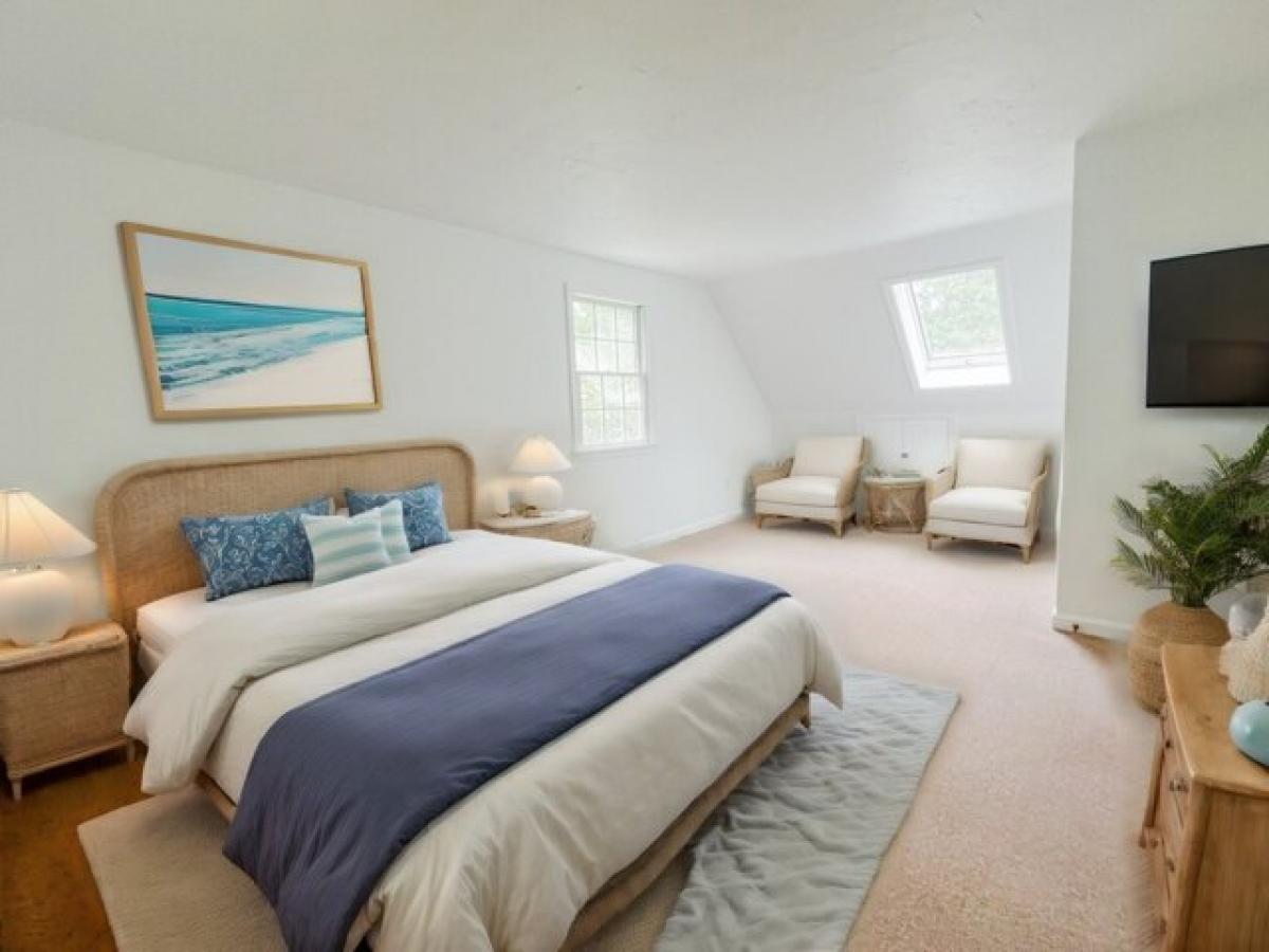 Picture of Home For Sale in West Tisbury, Massachusetts, United States