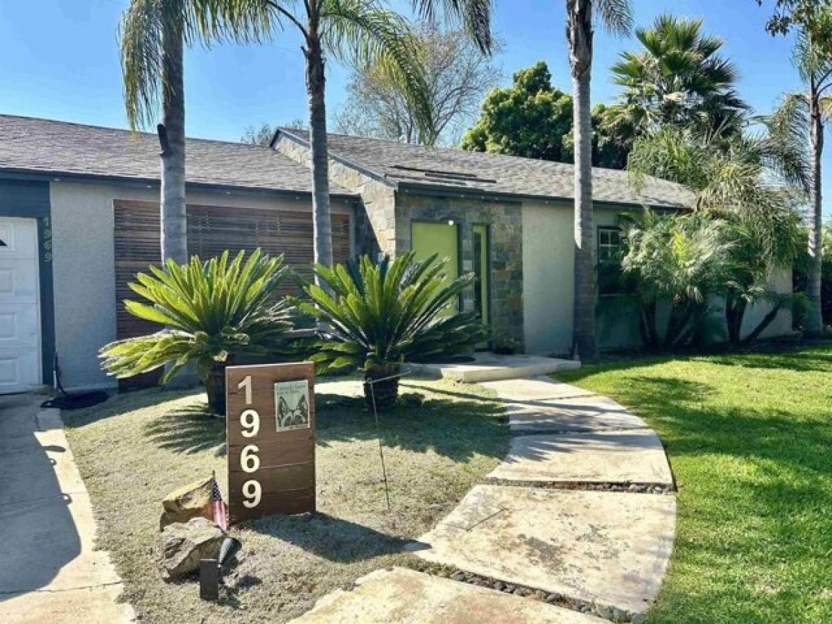 Picture of Home For Sale in Costa Mesa, California, United States