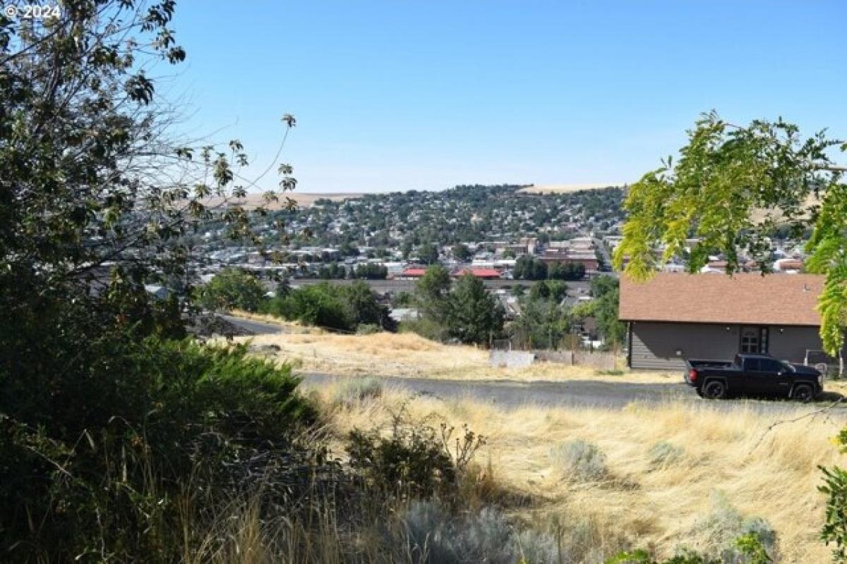 Picture of Residential Land For Sale in Pendleton, Oregon, United States