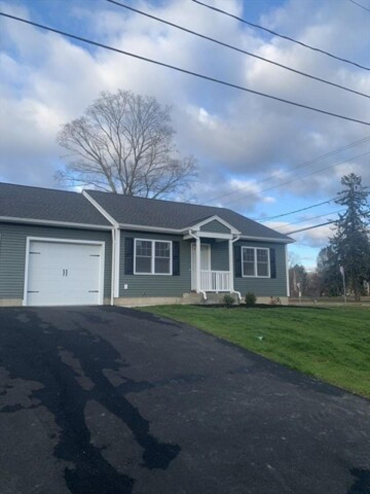 Picture of Home For Sale in West Springfield, Massachusetts, United States