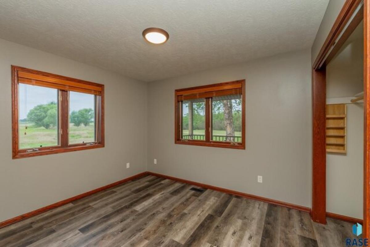 Picture of Home For Sale in Canton, South Dakota, United States