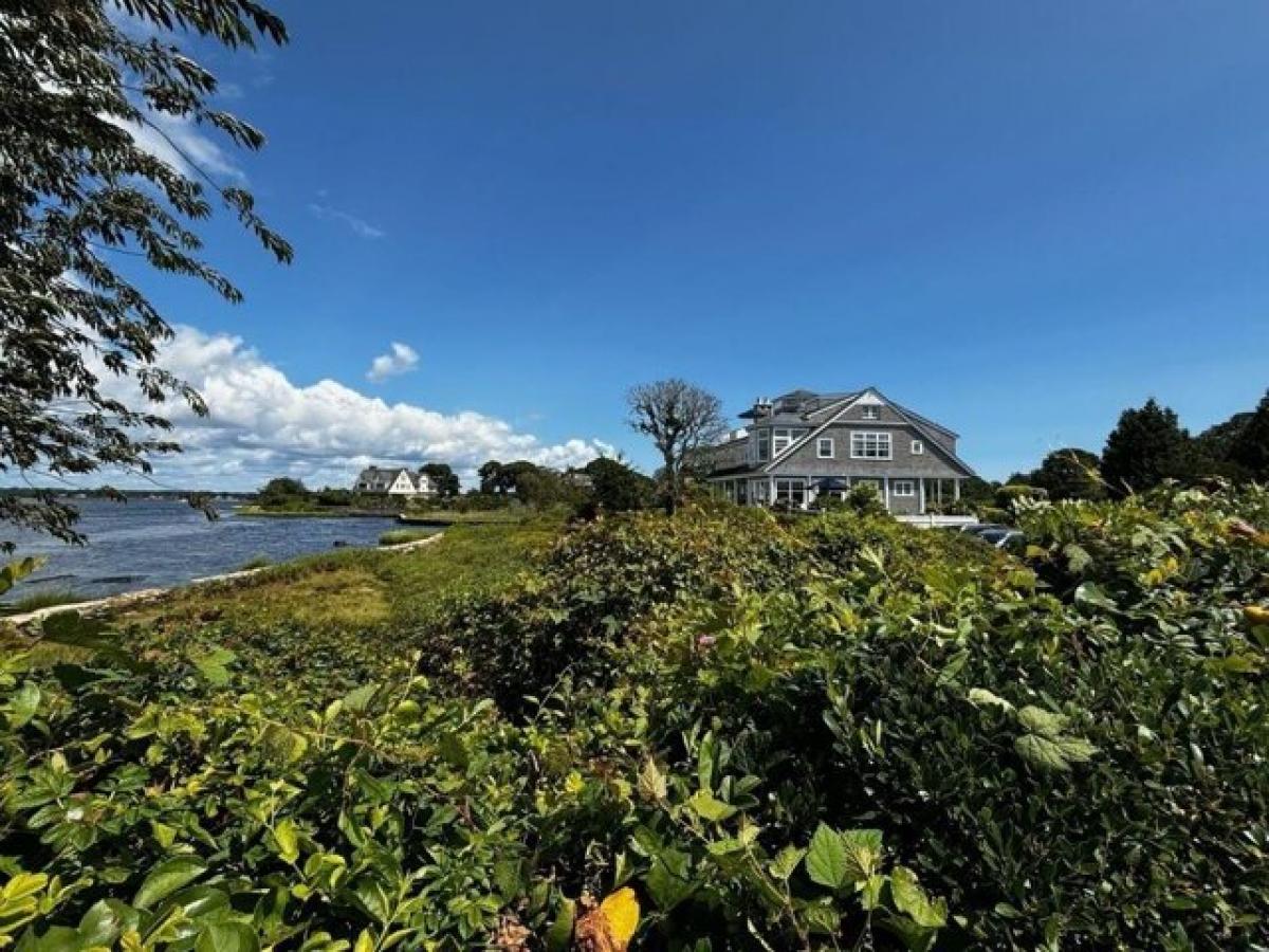 Picture of Home For Sale in Westerly, Rhode Island, United States