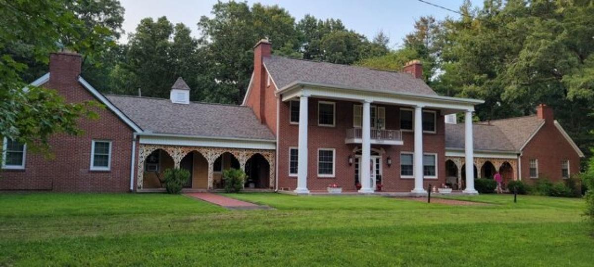 Picture of Home For Sale in Dickson, Tennessee, United States