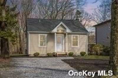 Home For Rent in Shirley, New York