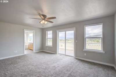 Home For Sale in Sutherlin, Oregon