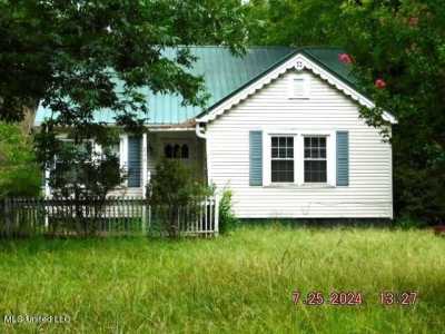 Home For Sale in Batesville, Mississippi