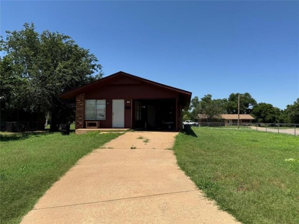 Picture of Home For Sale in Anadarko, Oklahoma, United States