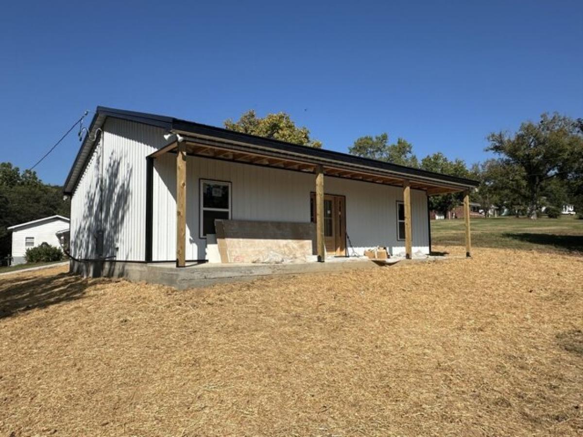 Picture of Home For Sale in Pleasant Shade, Tennessee, United States