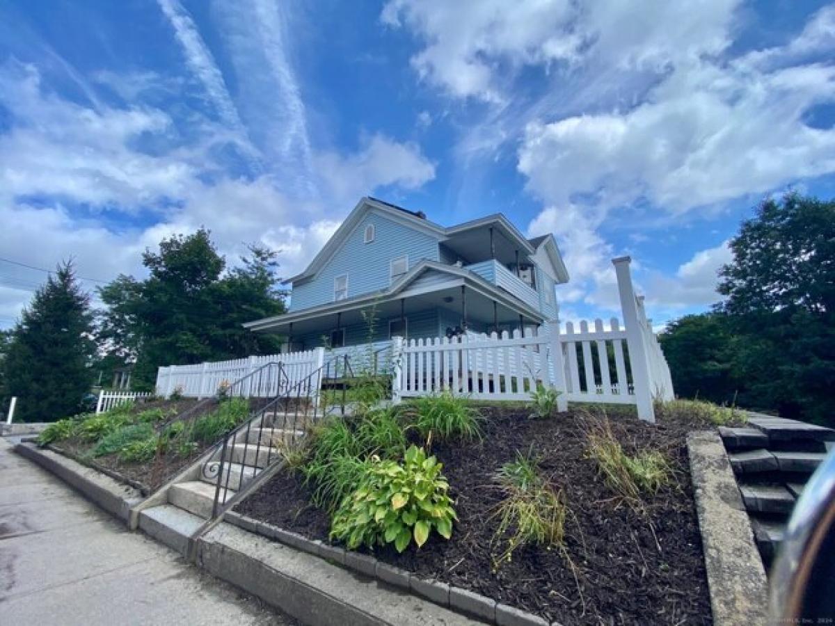 Picture of Home For Sale in Torrington, Connecticut, United States