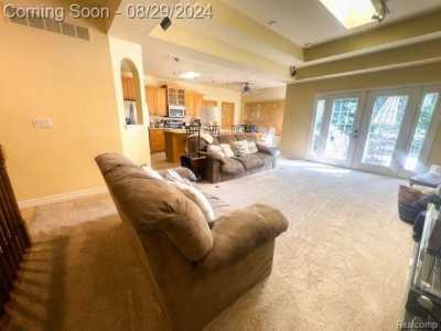 Home For Sale in Farmington Hills, Michigan