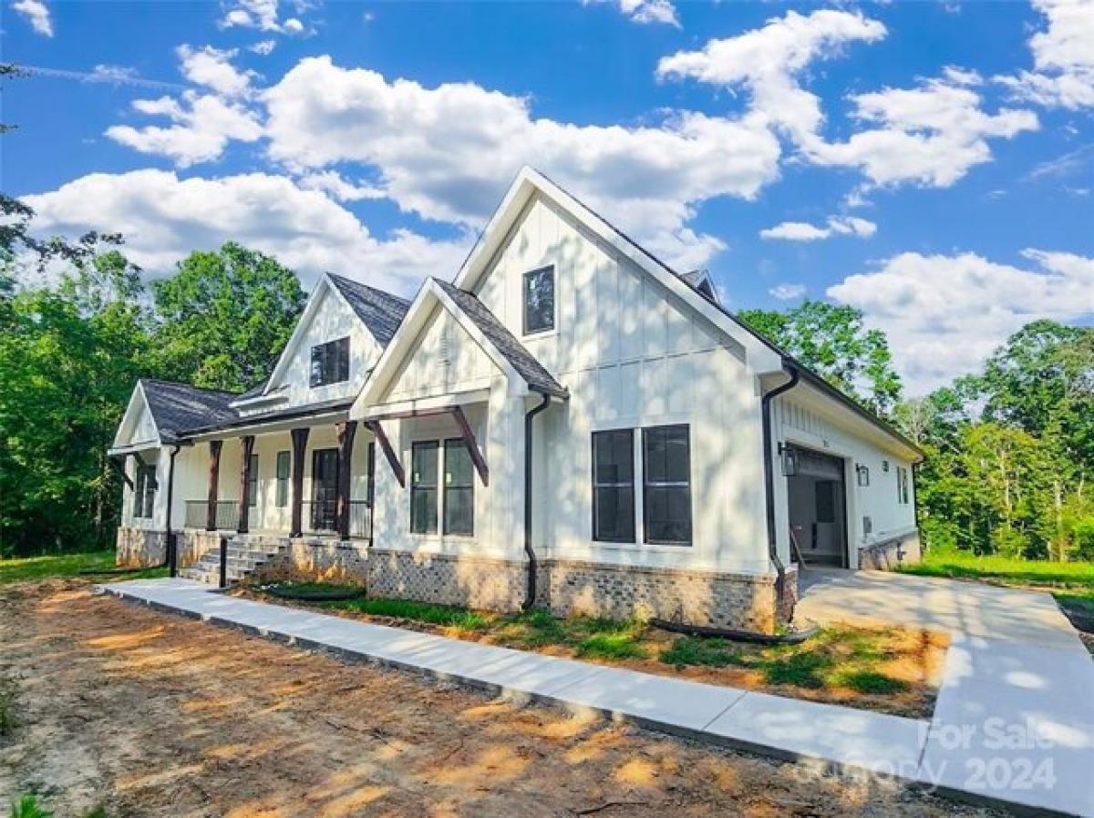 Picture of Home For Sale in Lancaster, South Carolina, United States