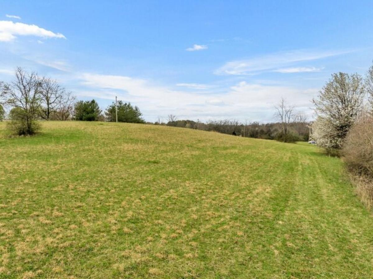 Picture of Residential Land For Sale in Castalian Springs, Tennessee, United States