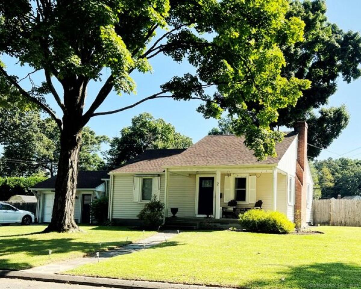 Picture of Home For Sale in Enfield, Connecticut, United States