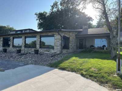 Home For Sale in Le Claire, Iowa