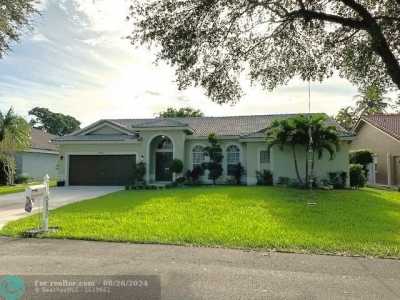 Home For Sale in Coconut Creek, Florida