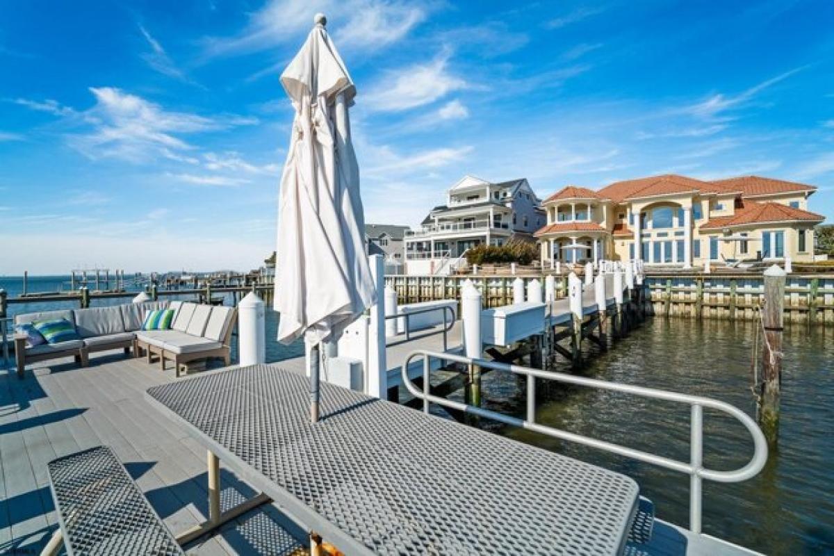 Picture of Home For Sale in Brigantine, New Jersey, United States