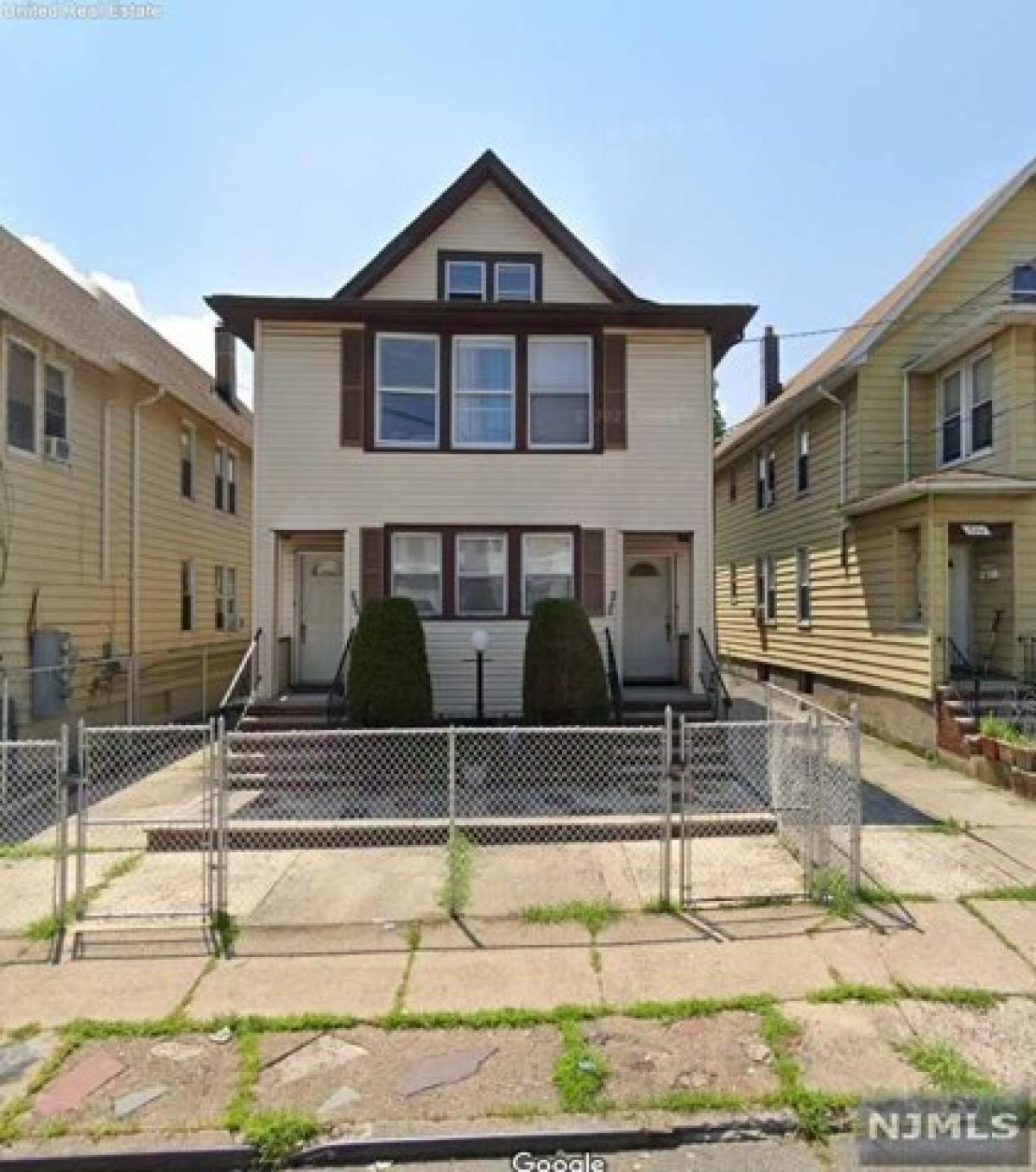 Picture of Home For Sale in Paterson, New Jersey, United States